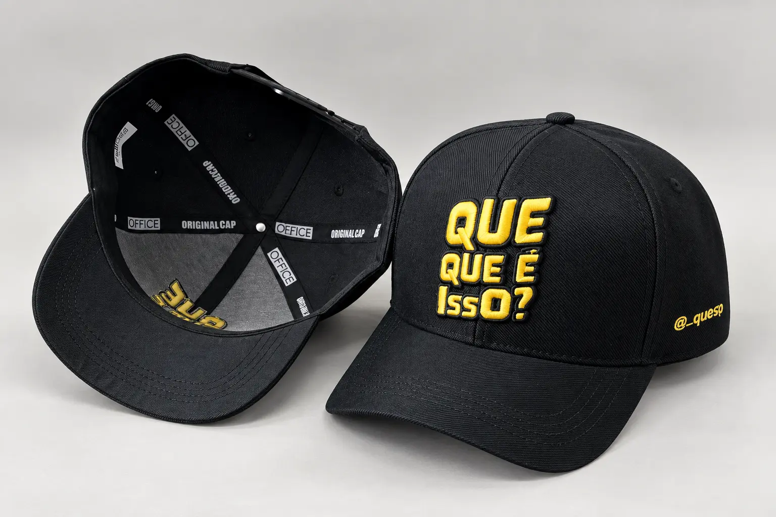 Bonés pretos com bordado amarelo e vista do acabamento interno